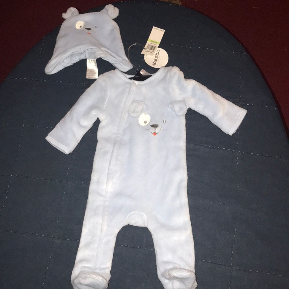 Baby body suit and hat